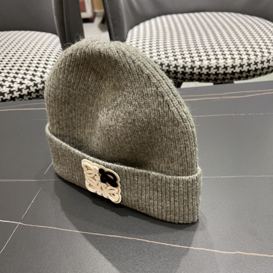 Loewe Caps